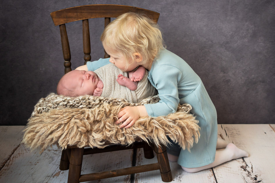 Siblings are welcome to come to the newborn session. Arrange for someone to pick up big brother or sister when preparing for your newborn session.